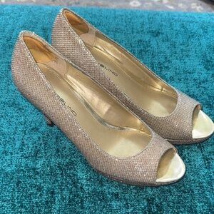 Women’s Bandolino Shimmering Gold Peep Toe Heels 5.5